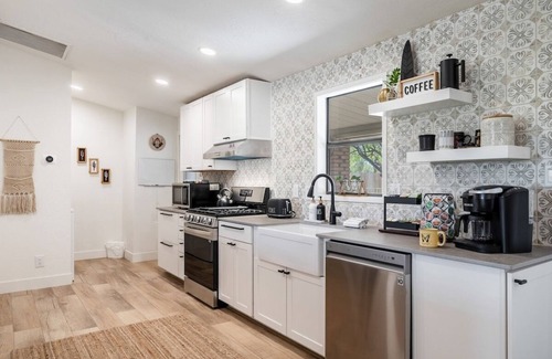 Saguaro West Casa | Bus Stop Saloon by PaseoHomesAZ Cave Creek with Spa