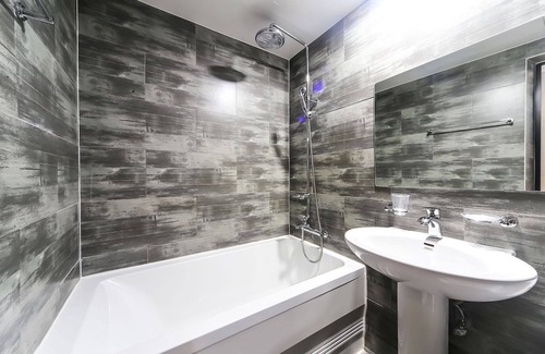 Dongnae District Hotel | Busan Dongnae Seven Bridge