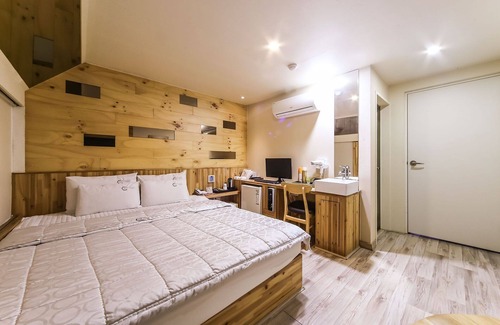 Dongnae District Hotel | Busan Oncheonjang Gem