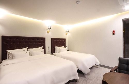 Dongnae District Hotel | Busan Oncheonjang Hotel Mithuna