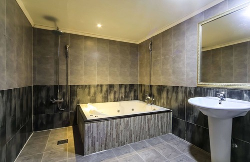 Dongnae District Hotel | Busan Oncheonjang JS