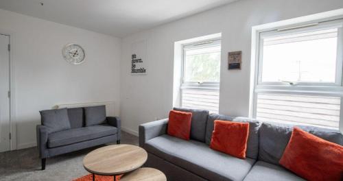 Northampton Apartamento | Business & Family-Friendly 2BR Racecourse Park 5min to Town & Hospital Parking WiFi