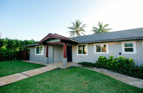 Laie Casa | Nueva y espaciosa casa de 3 habitaciones con aire acondicionado, a pasos de la playa de Hukilau, MENSUALMENTE