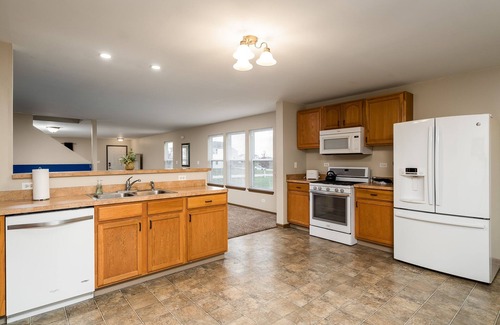 Belvidere Casa | *** Business Friendly Newer Home!***