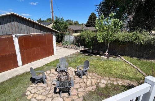 Lakeview Casa | Business in Front and Fun in the Back Pets too