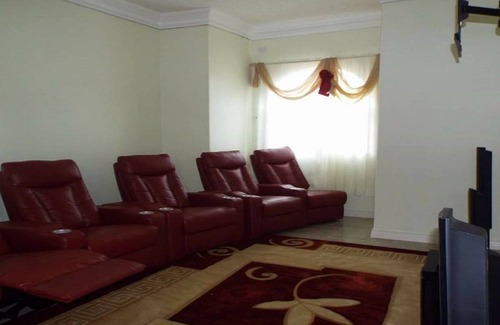 Spanish Town Casa | Alquiler de viajes de negocios / BPO Traing and Houseing Sleeps 14+