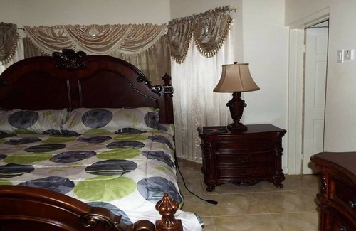 Spanish Town Casa | Alquiler de viajes de negocios / BPO Traing and Houseing Sleeps 14+