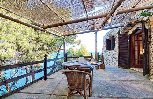 Castro Marina Cabaña | Business wifi: Trullo with sea access (house F)