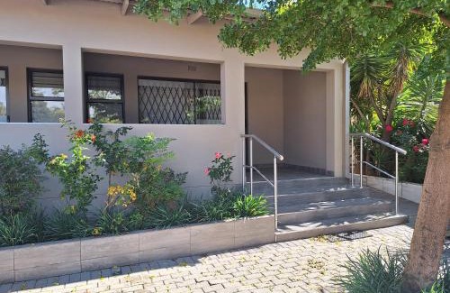 Edenvale Apartamento | Bustani 2 - Self-Catering Studio Minimum 2 Nights