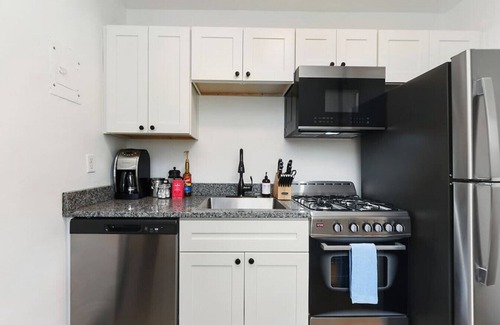 Lower Lawrenceville Apartamento | Butler St Cozy Retreat, Walk to Breweries & Shops