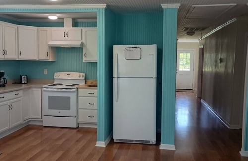 Houma Casa | Butsy's Fish Camp is a Cozy 3-bedroom house. Close to the BEST fishing in LA!