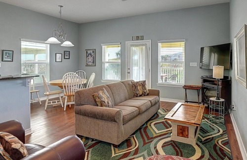 Bella Vista Casa | Buttercup 6bv 2 Bedroom Home by Redawning