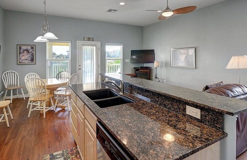 Bella Vista Casa | Buttercup 6bv 2 Bedroom Home by Redawning