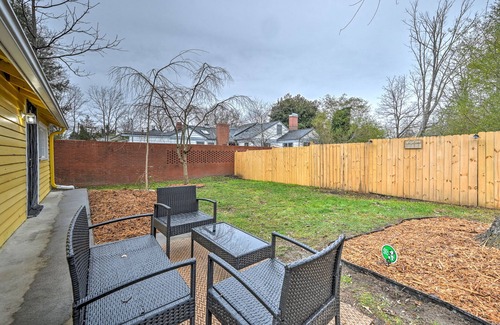 Hendersonville Cabaña | Buttercup Cottage close to downtown Hendersonville fully fenced all pets welcome