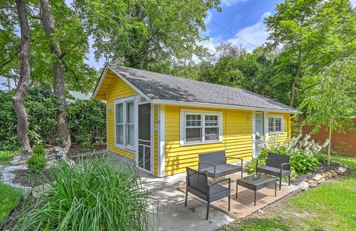 Hendersonville Cabaña | Buttercup Cottage close to downtown Hendersonville fully fenced all pets welcome