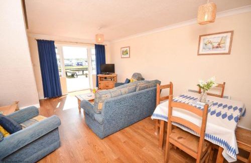 Horning Casa | Buttercup Lodge