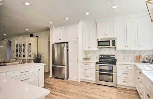 Columbus Casa | Butterfly Creek Columbus Estate on 3 Acres!