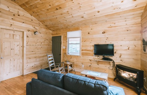 Slade Casa | Butterfly Suite - NEW Hot Tub!