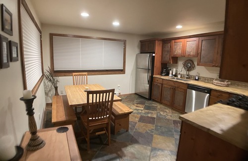 Crested Butte Condominio | Buttes Condo, Slopeside! Montaña de lujo. Genial para la familia y amigos.
