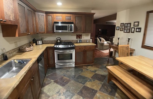 Crested Butte Condominio | Buttes Condo, Slopeside! Montaña de lujo. Genial para la familia y amigos.