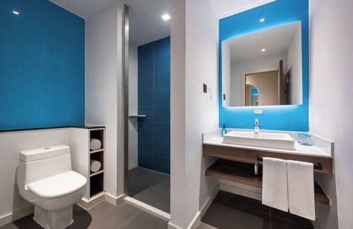 Pudong Hotel | Button Wood Hotel