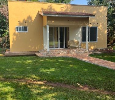 Jinja Cama Y Desayuno | Buutu Nest