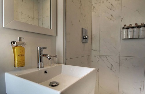 Foggy Bottom Hotel | Buzz Bunk, Hotel Hive, Cozy Room, Vibrant Nightlife, Close to Capitol Hill