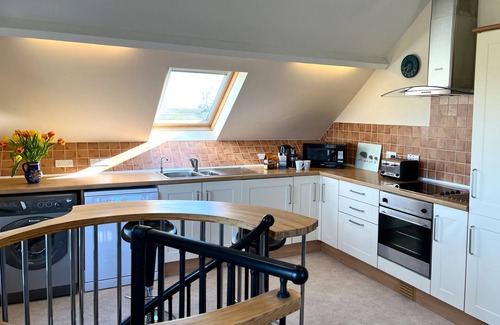 Falmouth Apartamento | Buzzard’s Rest - A comfortable, quiet, welcoming property with ample parking.