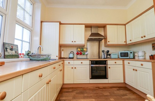 Morpeth Cabaña | BUZZARDS REST, family friendly, character holiday cottage in Morpeth