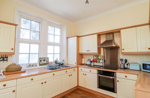 Morpeth Cabaña | BUZZARDS REST, family friendly, character holiday cottage in Morpeth