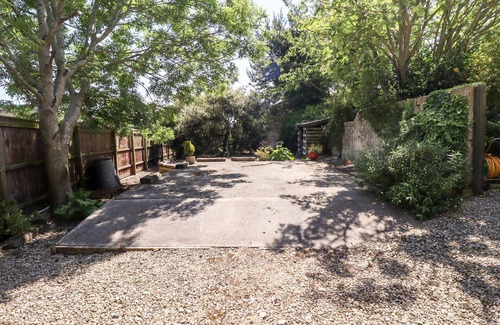 Morpeth Cabaña | BUZZARDS REST, family friendly, character holiday cottage in Morpeth