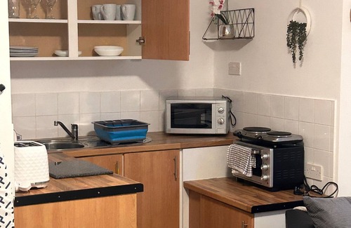 Huddersfield Apartamento | Confortable-Estudio-Baño con ducha-Free Private Parking