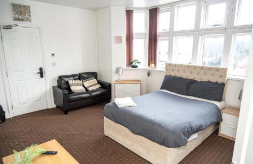 Huddersfield Apartamento | Bv Homely Studio Fifteen At Deighton Huddersfield
