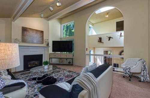 Cougar Mountain Casa | BV1-CASTLE VILLA-convenient n comfortable!