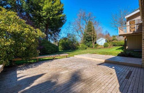 Cougar Mountain Casa | BV1-CASTLE VILLA-convenient n comfortable!