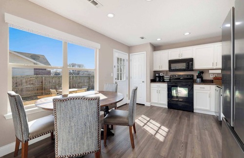 Bentonville Casa | Bville Bliss-6 Mi to Downtown-MTB Friendly-Sleeps6