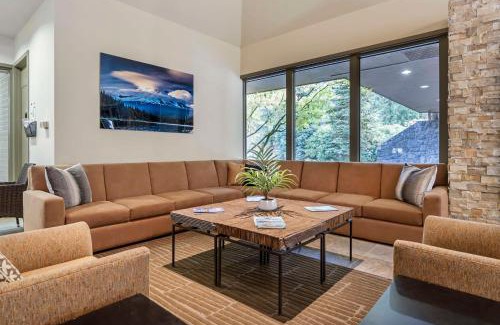 Welches Hotel | BW Premier Collection, Mt Hood Oregon Resort