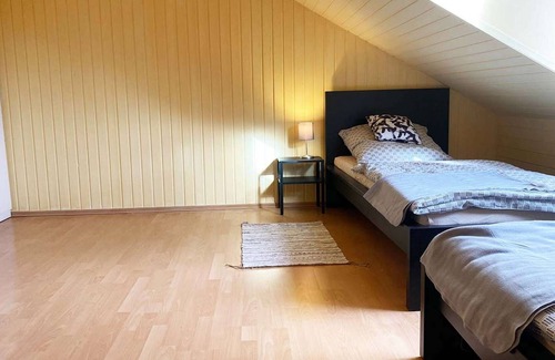Feldstetten Apartamento | BW28 4 room holiday apartment in Laichingen-Feldstetten with WiFi and TV