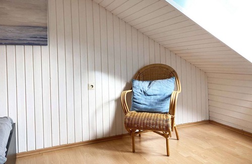 Feldstetten Apartamento | BW28 4 room holiday apartment in Laichingen-Feldstetten with WiFi and TV