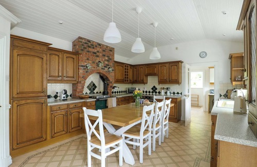 Llangefni Casa | BWTHYN CLAI, family friendly, country holiday cottage in Llangefni