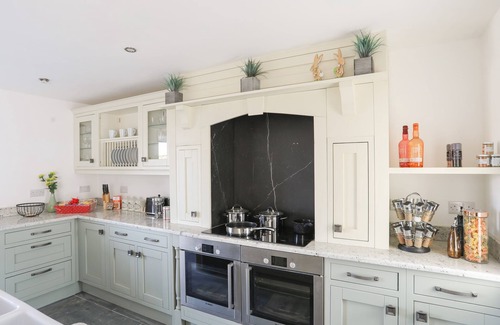Nefyn Cabaña | BWTHYN GWENYN YR HAF (SUMMER BEE BARNS), pet friendly in Nefyn