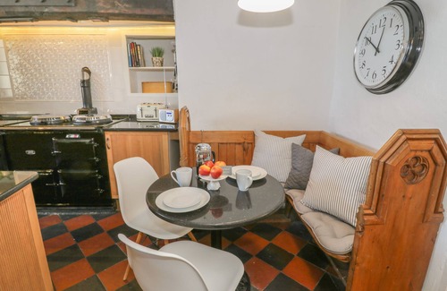 Llanfair Casa | Bwthyn Morse, LLANFAIR