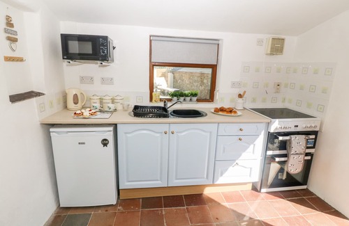 Garn Fadryn Cabaña | Bwthyn Siop Pencaerau