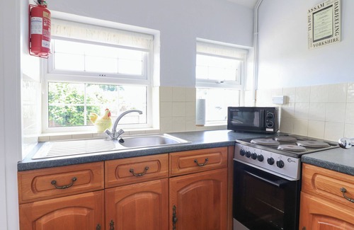 Tywyn Cabaña | BWTHYN Y GWAS, pet friendly, character holiday cottage in Tywyn