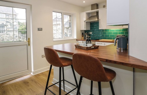 Brynrefail Cabaña | BWYTHYN YR WYDDFA, pet friendly in Llanberis
