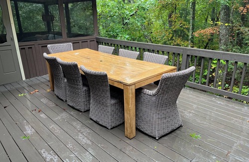 Lakemont Cabina | By Lake Rabun Beach and Angel Falls. Dreamy, dog friendly, and forest views