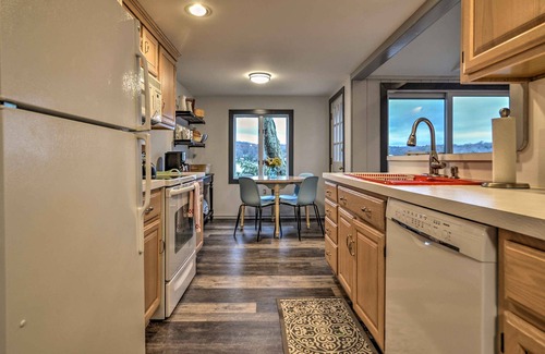 Highland Lakes Casa | NUEVO-Lakefront Home Near Mtn Creek 4-Season Resort!