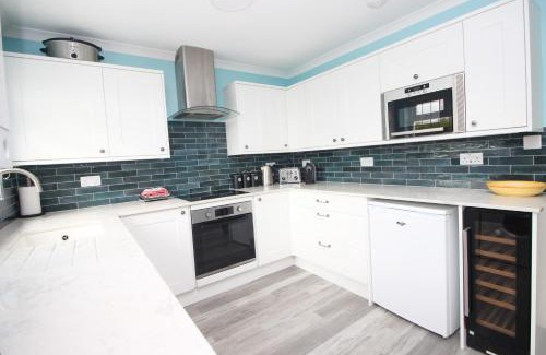 Harlyn Apartamento | BY THE BEACH, dog friendly cottage with parking