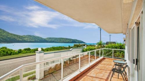 Ettalong Beach Casa | By The Beach - Waterfront Ettalong Beach