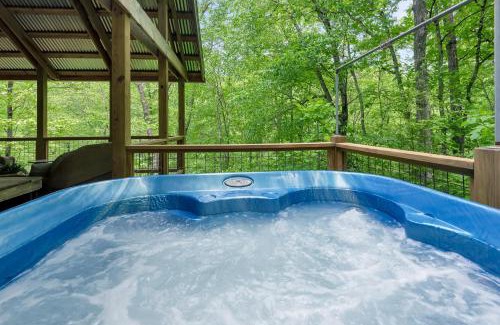 West Jefferson Casa | By The New River - Hot Tub - Fireplace - Covered Porch